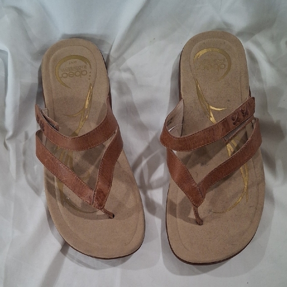 Abeo Women's Tan Sandals Size 7 - Picture 1 of 6